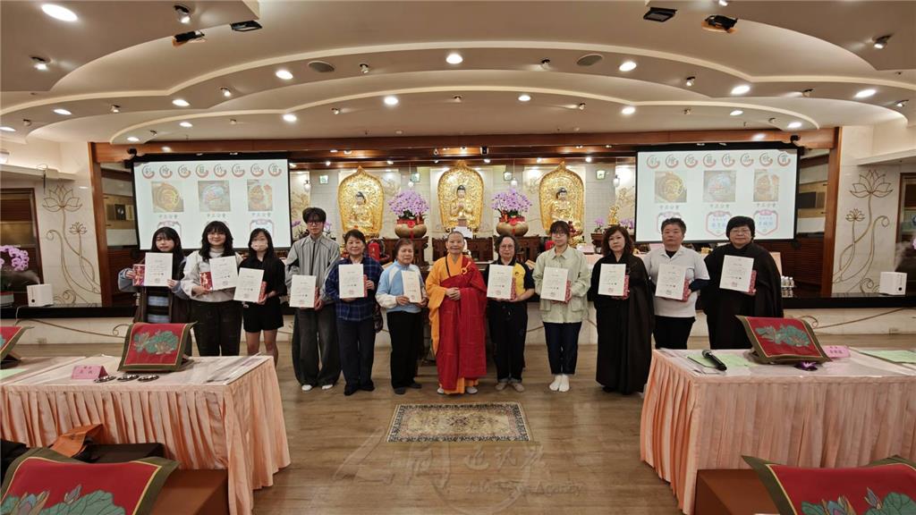 🏮鼓勵佛光山燈籠彩繪獲獎者 佛光人點亮學子們的心燈🪔