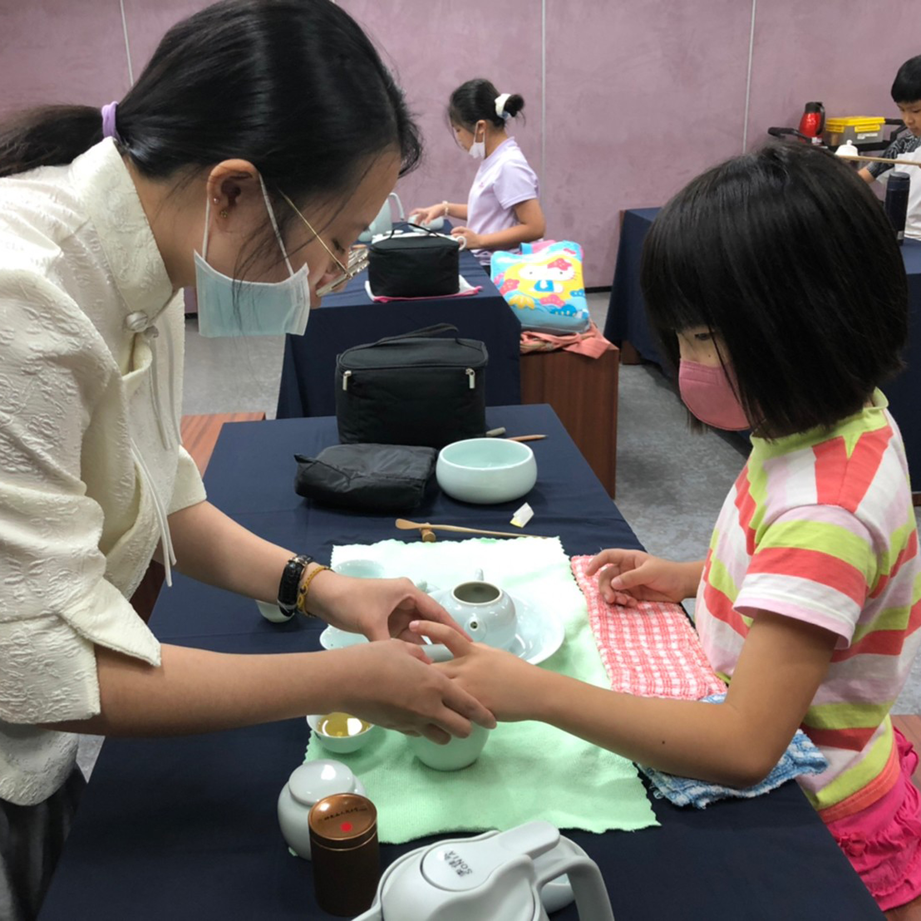 02 20221119泡四季春茶_小茶師輪流泡茶互相借鑒 (7)_0.jpg