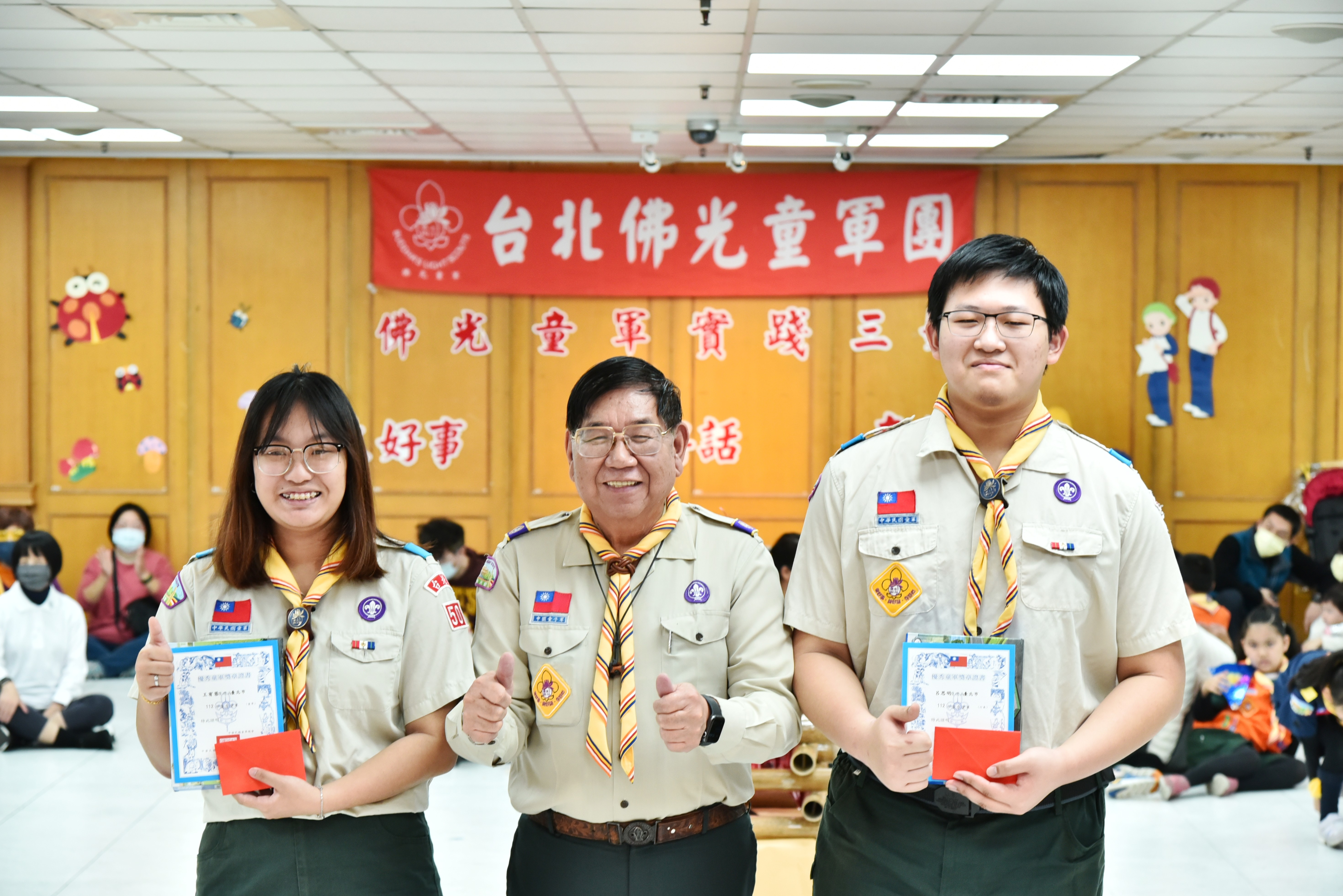 執行長李耀淳頒發優秀童軍獎_0.JPG