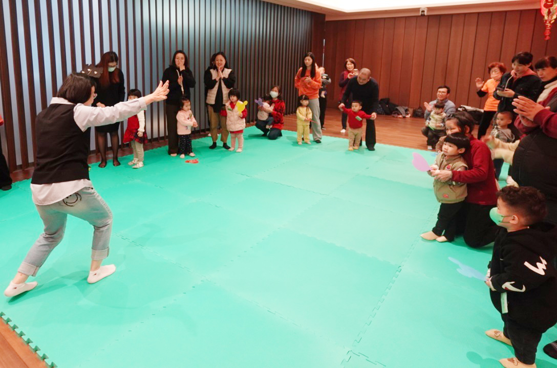 美華老師帶動歡唱_250310_1_0.jpg