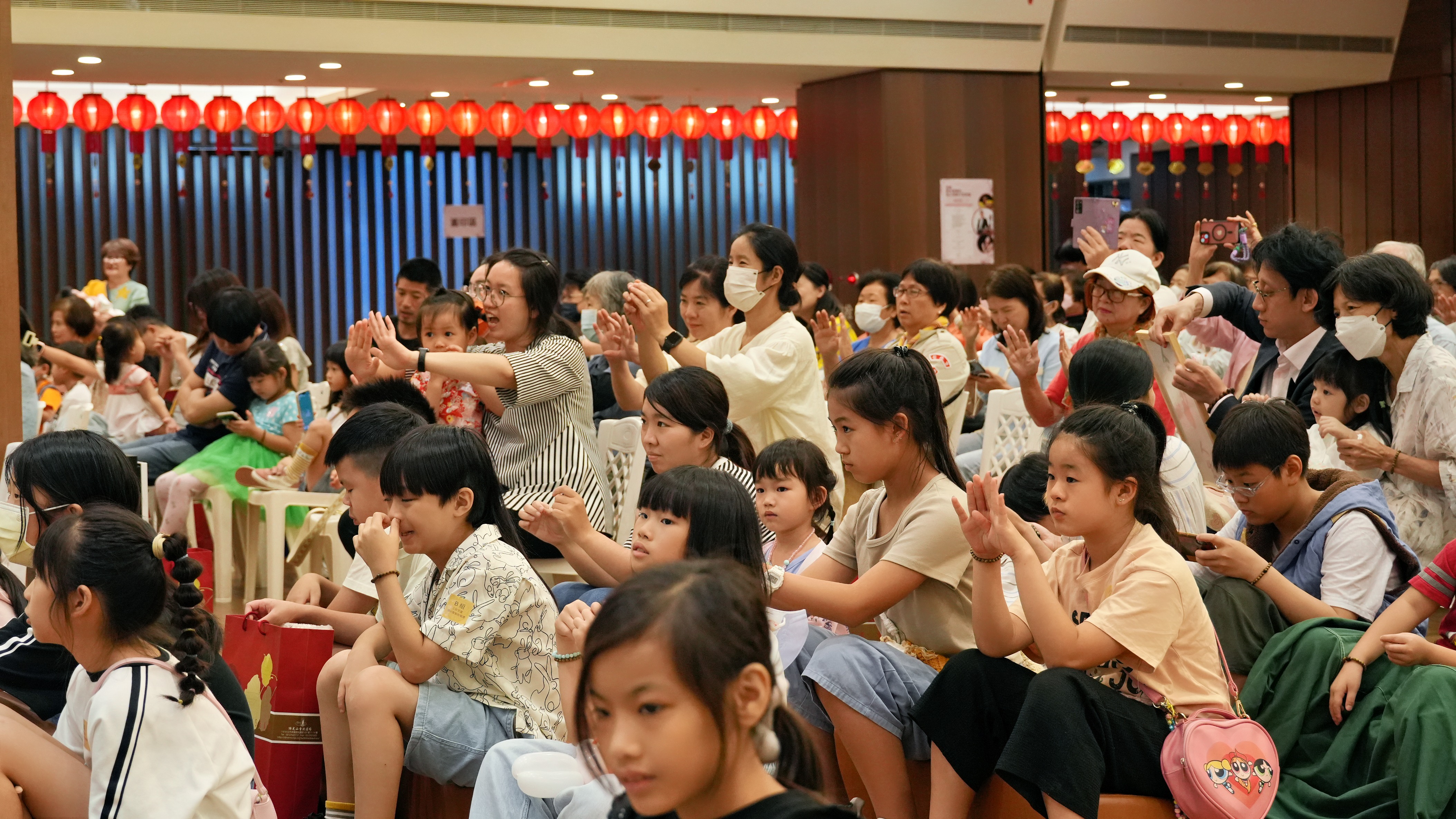 親子音樂會過程家長及小孩共享玩音樂時光 人間社記者 陳盈君 攝_0.jpg