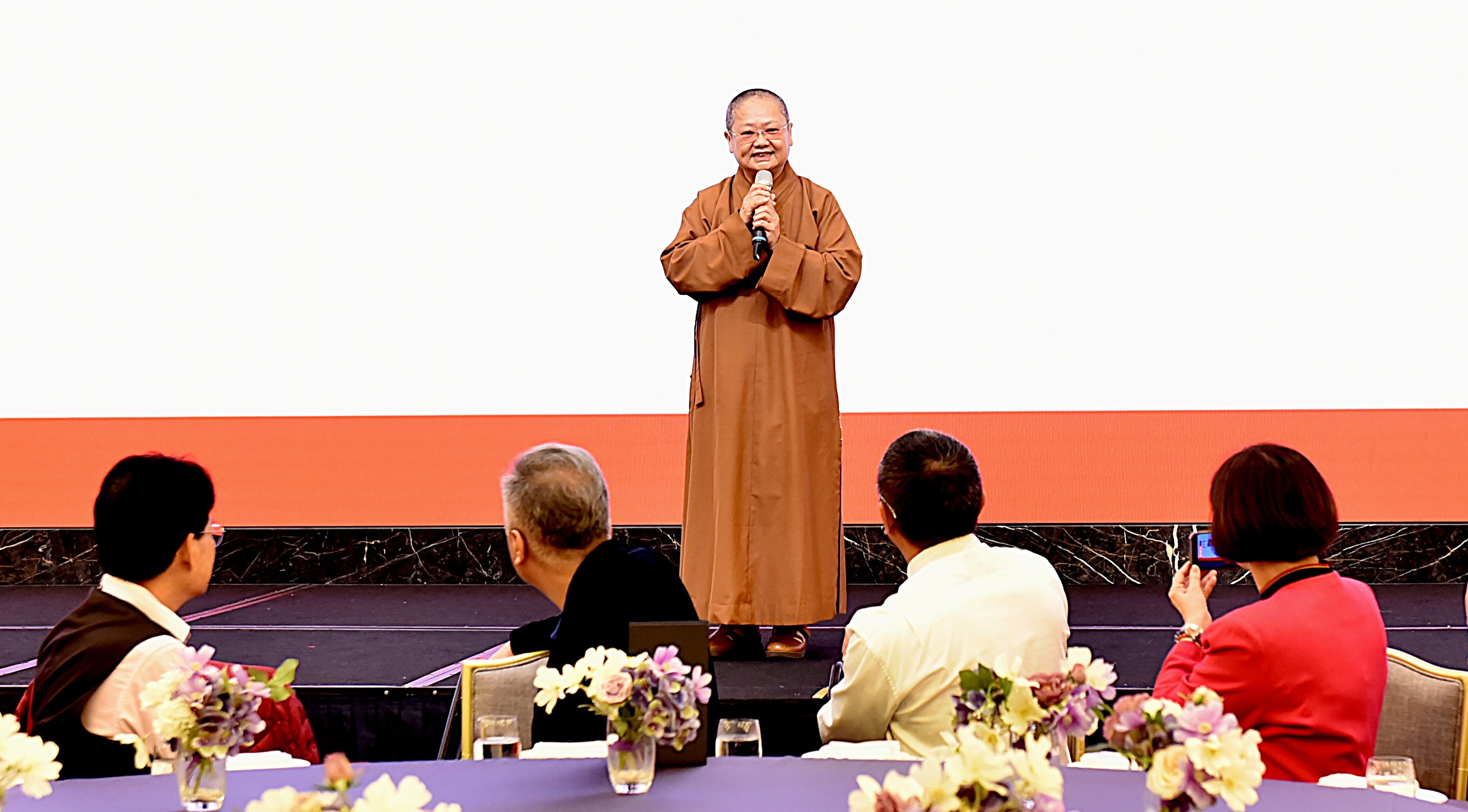 佛光山台北道場住持滿謙法師感謝義工一年來在各項領域的辛勞付出 人間社記者陳文杞攝.JPG