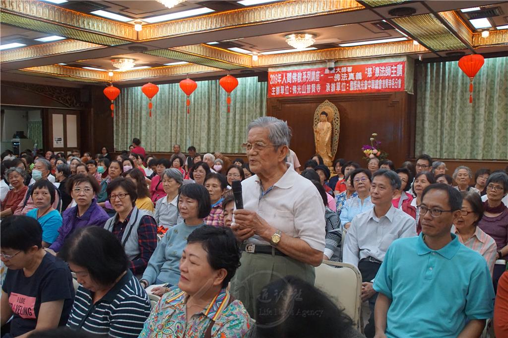 84歲高齡的洪江河居士，分享以「如果我聽不到」的立場，包容失聰妻子的無理.jpg