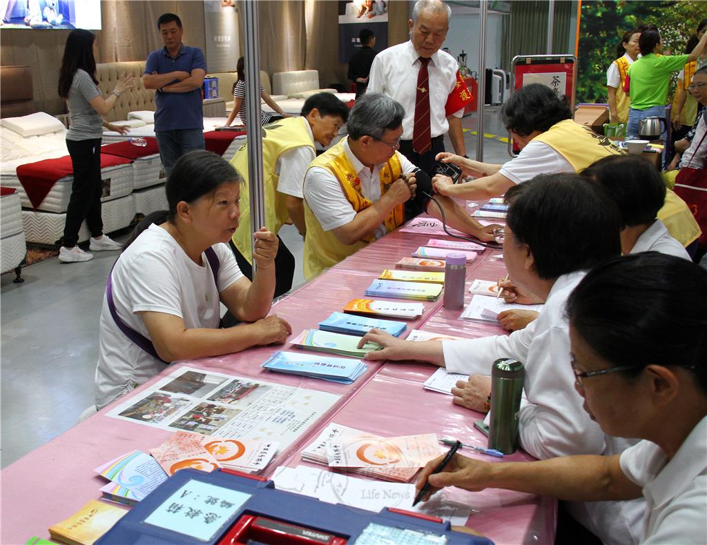 高雄蔬食饗宴暨健康用品展　普賢寺浴佛淨心共襄盛舉.jpg