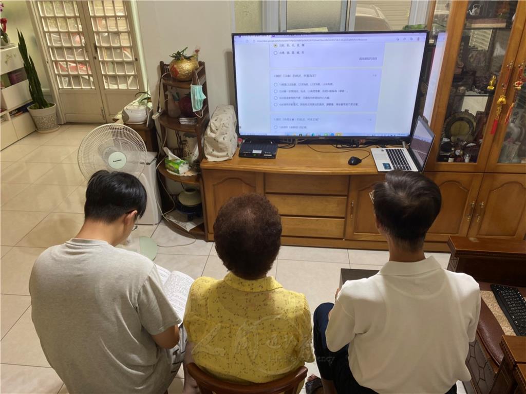 排排坐，回答試題.jpg
