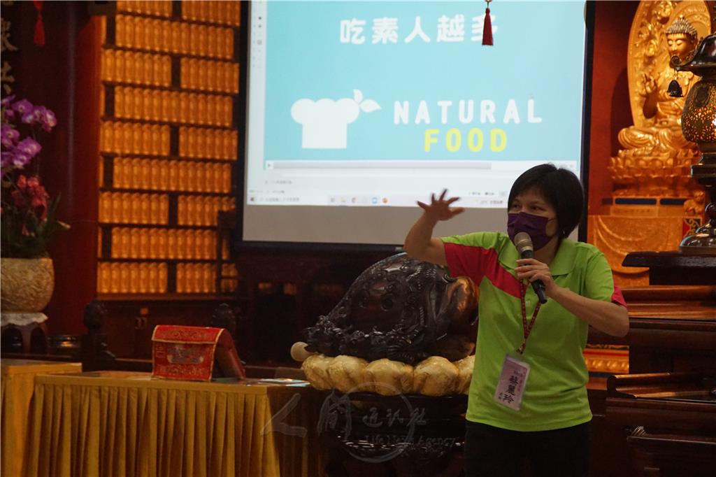 蔡麗玲老師講授蔬食環保課程.jpg