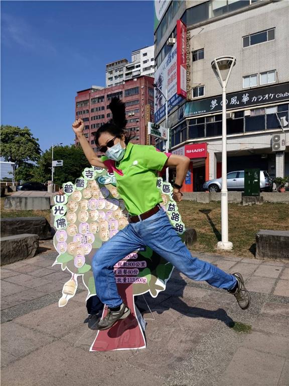 鳴槍揮旗段，即以喚發的英姿奮起飛揚。.jpg