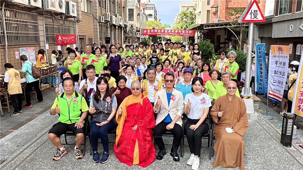 佛光山慈悲社會福利基金會及佛光山普賢寺，5月21日於高雄市鹽埕區堀江商場南北大溝，舉行「慶佛誕響應零飢