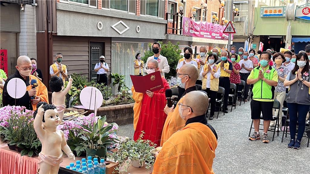 佛光山慈悲社會福利基金會及佛光山普賢寺，5月21日於高雄市鹽埕區堀江商場南北大溝，舉行「慶佛誕響應零飢