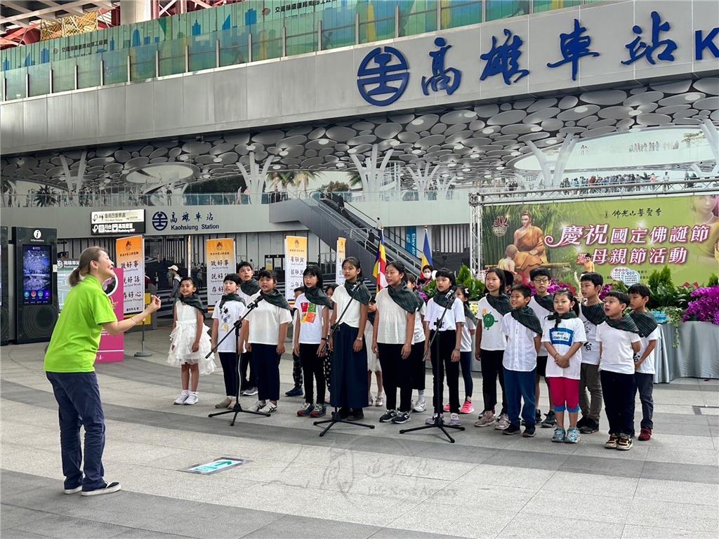 普賢兒童合唱團藉由人間音緣傳唱，緬懷星雲大師真善美的箴言。.jpg