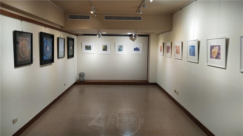 鄧惠華個人展，11月18日起至2024年1月21日，在佛光山普賢寺藝文展覽室展出，主題為「一樹花開」。.jpg