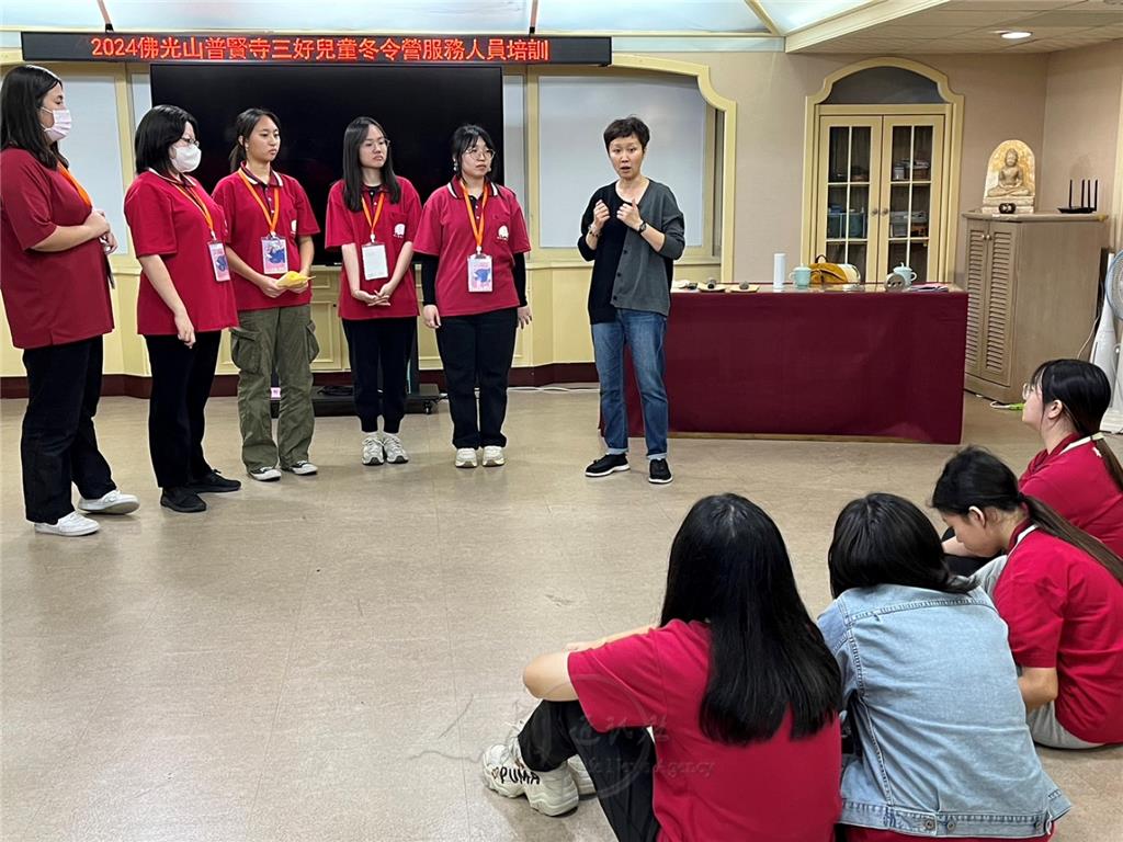 「溝通心領導」課堂，講師廖茈宴從遊戲中讓學員們腦力激盪，提綱挈領地分享與小朋友相處的秘訣。.jpg