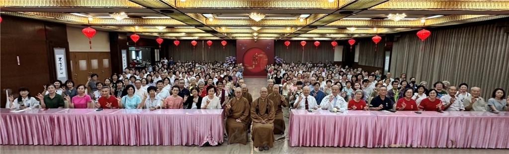 佛光山退居和尚心培和尚，5月19日於普賢寺人間佛教系列講座主講「從人間音緣體悟佛法」，引領逾400位信眾，