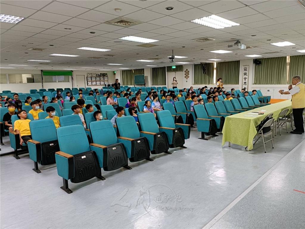 三好校園高雄市凱旋國小重視品德教育，邀請國際佛光會世界總會檀講師黃明侃主講「從電玩看正當休閒–打造正