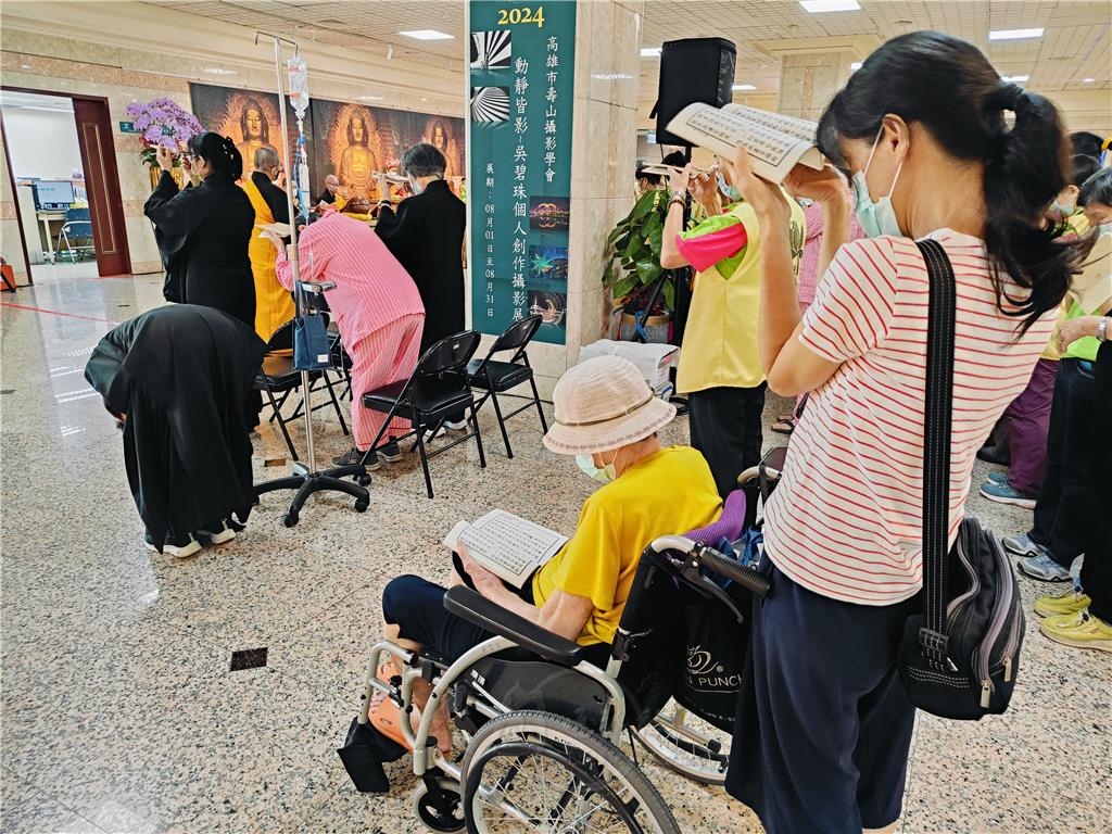 就診病患及家屬珍惜因緣。.jpg