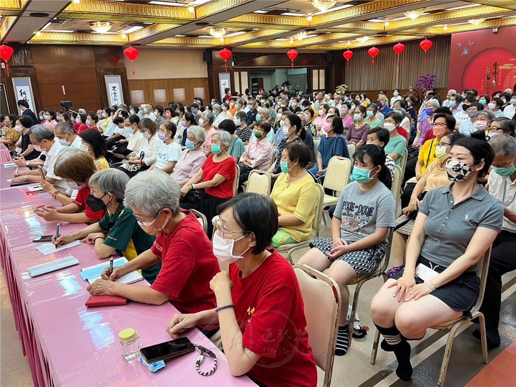 信眾逾300人聆聽受益。.jpg