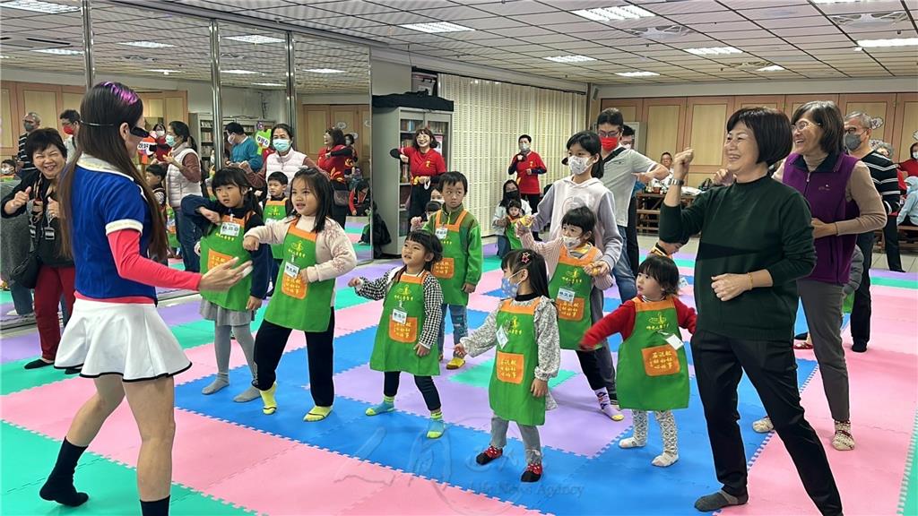 「舞林高手-歡喜跳跳」課堂，李姍穎老師帶著小菩薩唱跳。.jpg