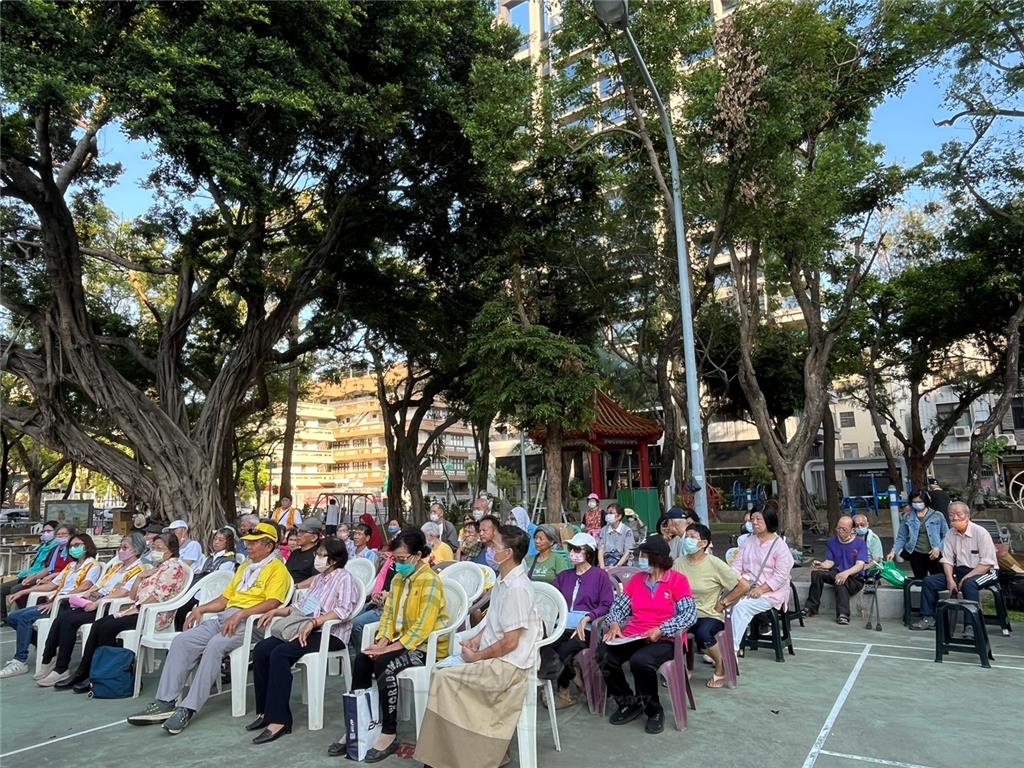 佛光山普賢寺指導，國際佛光會中華總會新興分會承辦「一社區一蓮花」幸福生活講座暨浴佛，5月3日在高雄市苓