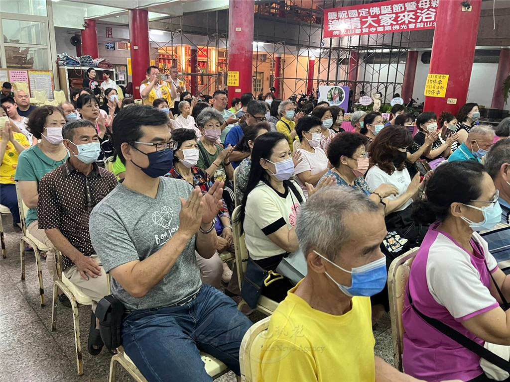 國際佛光會中華總會鼓山分會5月2日在高雄市鳳山區龍成里五甲關帝廟，舉辦「一社區一蓮花」幸福生活講座，主