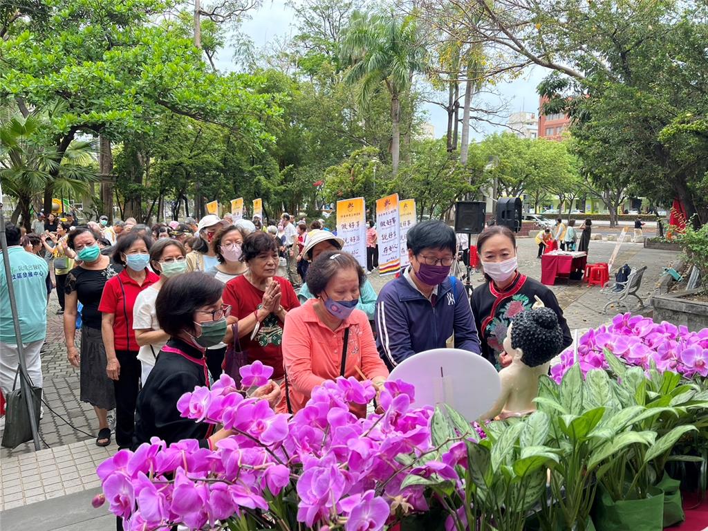 透過浴佛，將佛法送到家家戶戶，成功傳遞出佛法的精神與人文關懷，讓大眾在喜悅中度過難忘的佛誕節與母親節