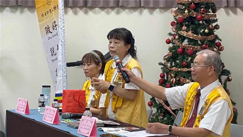 新興分會督導余玻莉與談表示，身心要能健康，身體與心靈都健康，快樂生活就在身邊。.jpg