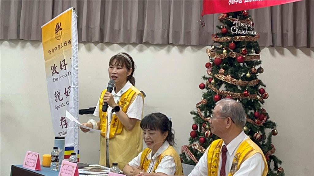 壽山分會督導林麗萍與談說，養成良好的運動習慣，可以舒解壓力，生活中培養正當嗜好能增加樂趣，最重要的是