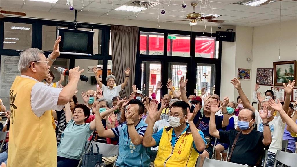 郭明傳傳唱人間音緣（幸福是什麼），唱作俱佳，強調幸福等於快樂遇到挫折時要改變觀念，懂得轉念才能找到快