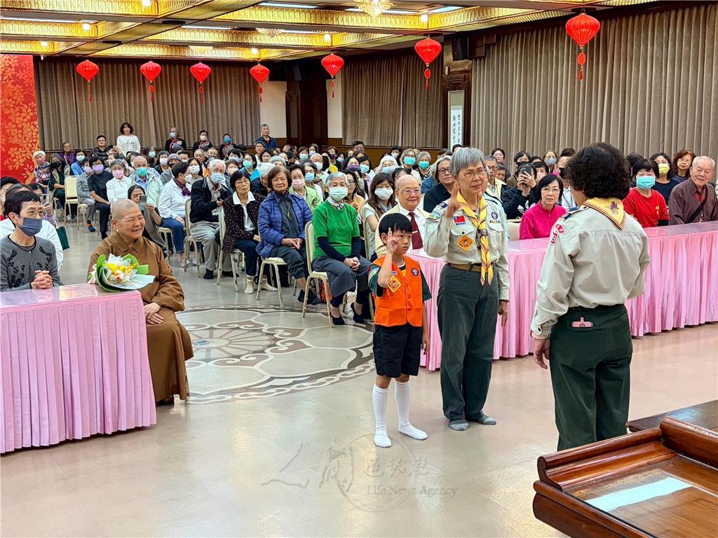 普賢佛光童軍團12月14日舉行入團、升團授銜典禮。.jpg