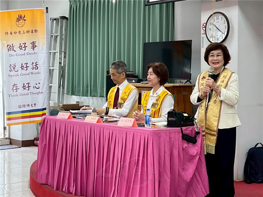 檀講師莊月香(右)擔任主持人，苓雅第一分會督導吳韻玫(中)、高雄第五督導區副督導長何正中(左)與談。.jpg