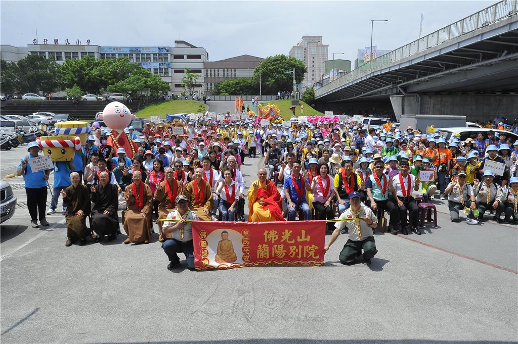 蘭陽別院佛祖巡境全民平安 　復刻星雲大師雲水浴佛盛況