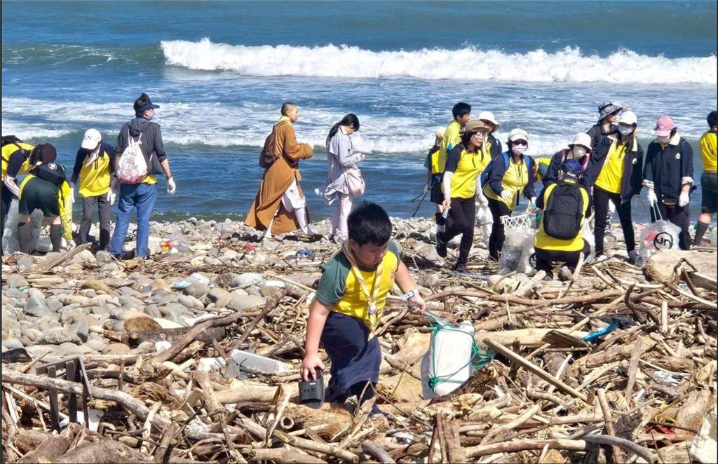 佛光山金光明童軍團淨灘行動　以行動守護永續環境
