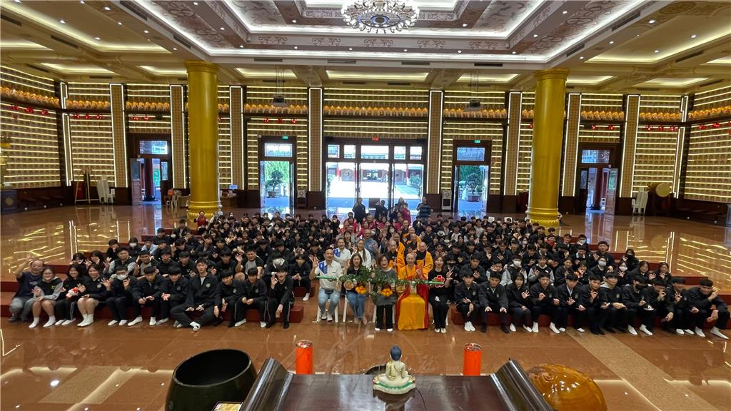 金光明寺為考生祈福　大師一筆字勉勵永不放棄