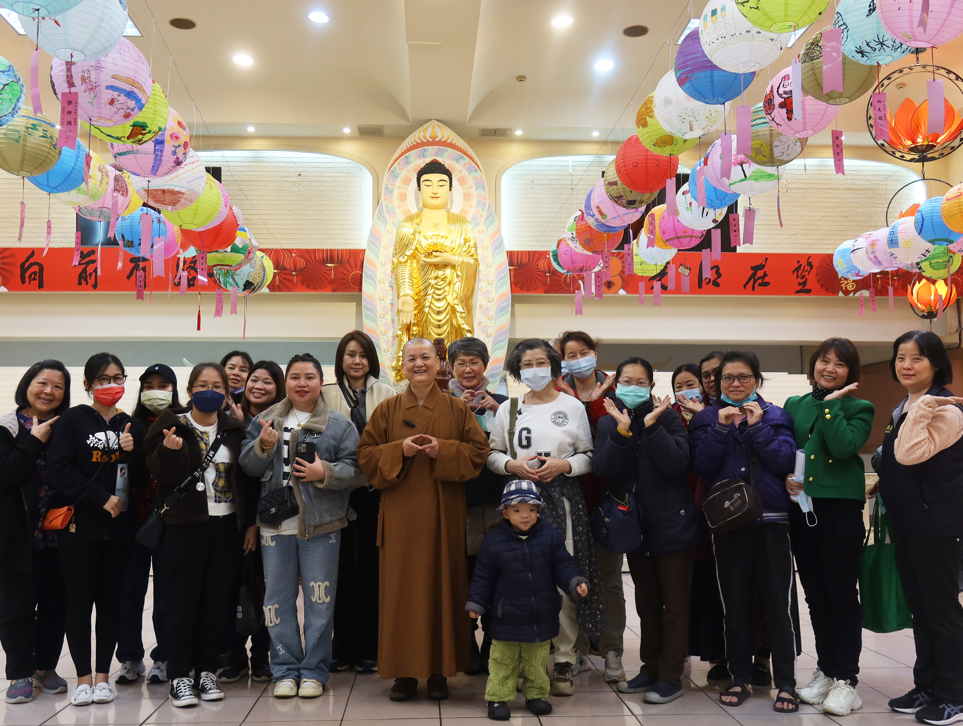 極樂寺藝術蔬食結合　基隆新住民獻燈祈福慶元宵