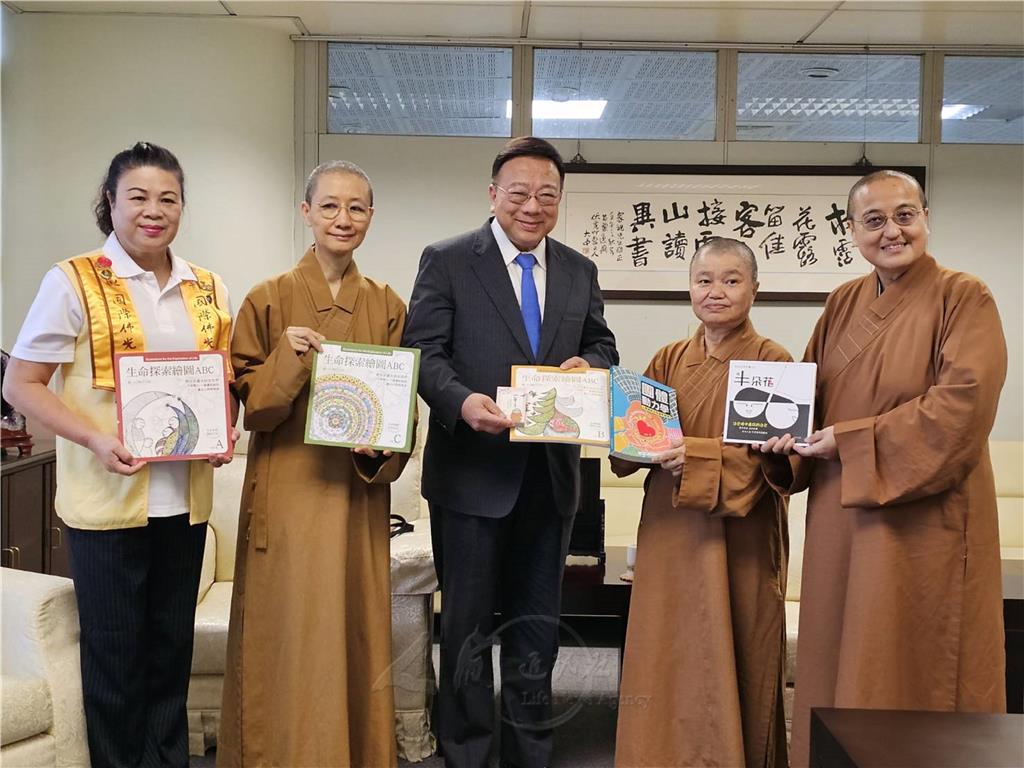 覺年法師一筆畫講座　走入中華大學探索健康生命