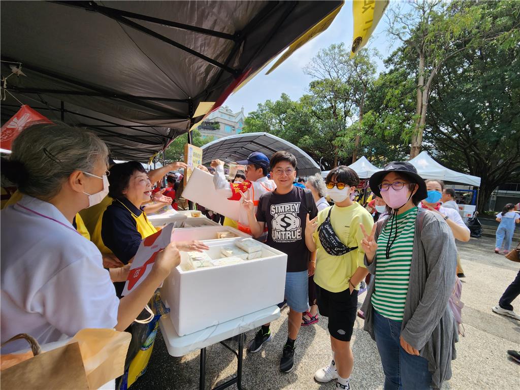 2024.3.312024公益親子音樂園遊會-全家人享用美味午餐.jpg