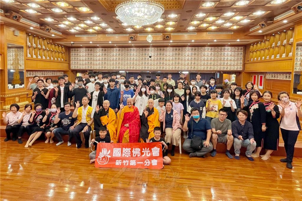 2024.5.4法寶寺考生祈福祝福金榜題名-活動後大合照.jpg