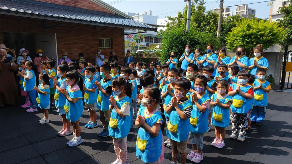 2024.5.8新竹縣聚集德幼兒園浴佛活動共沐佛恩行三好-小朋友背誦「心經」.jpg