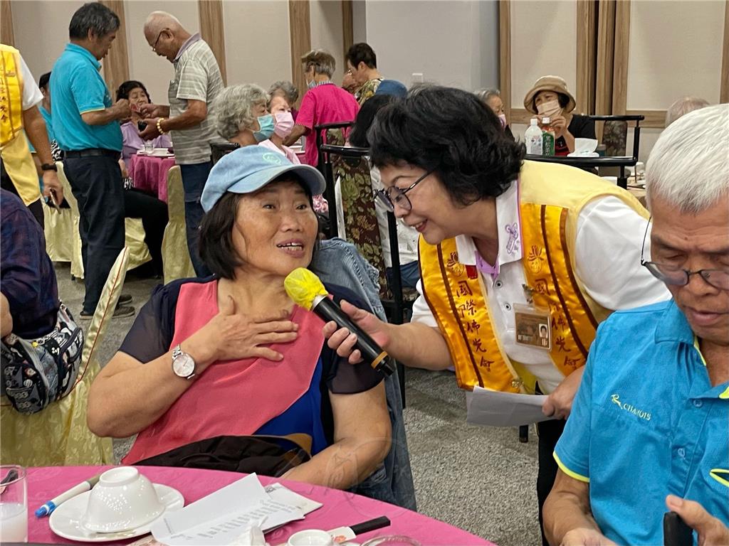 2024.10.6竹北市新崙社區「一社區一蓮花」講座　暢談改變命運的方法-宣講員徐玉嬌與里民輕鬆談.jpg