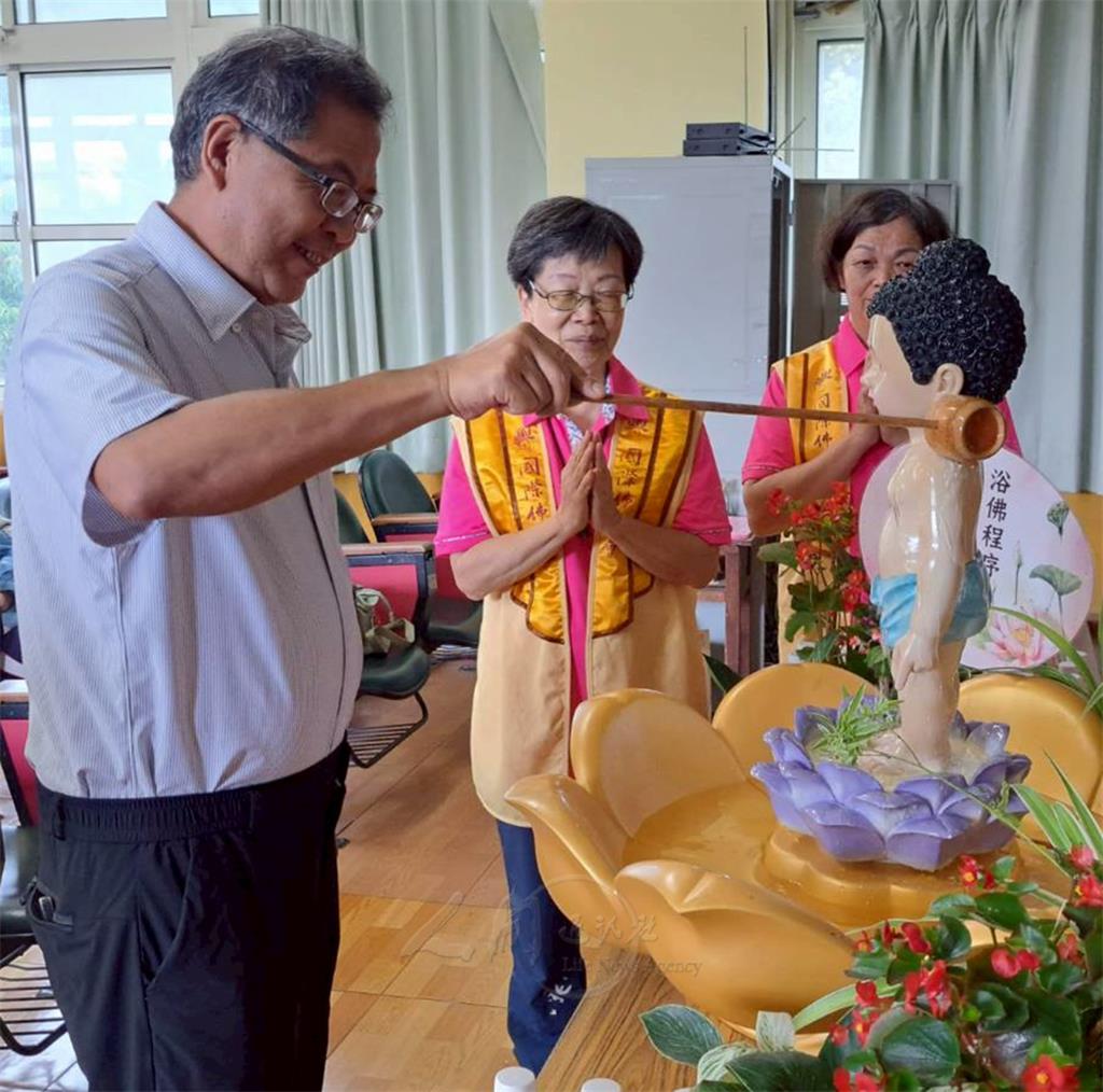 南湖國中與大明寺舉辦浴佛祈福　祝考生馬到成功