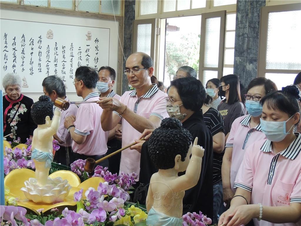 妙法寺慶佛誕　浴佛沐心行孝蔬饗