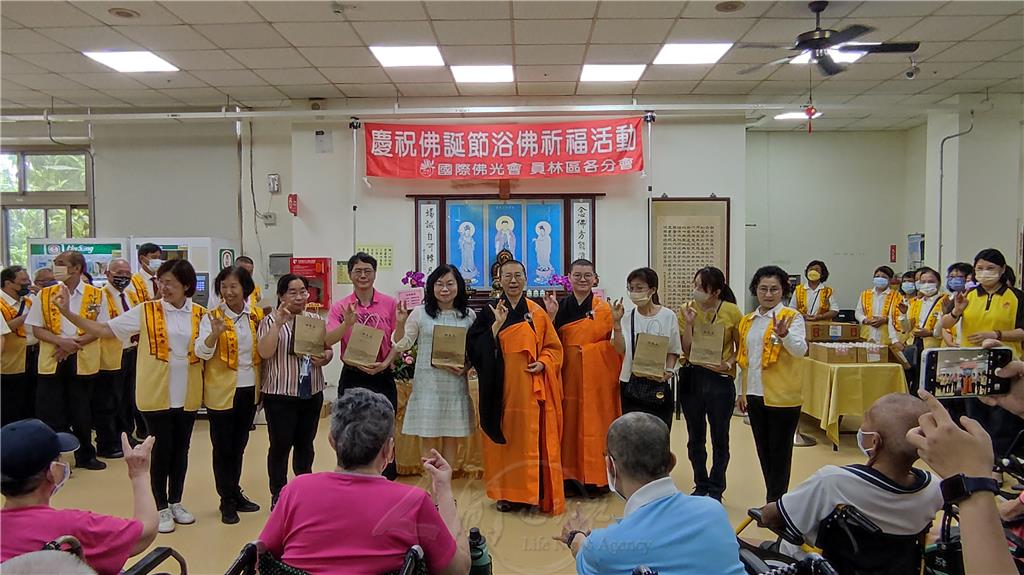 員林講堂浴佛祈福　長者同霑法喜共沐佛恩