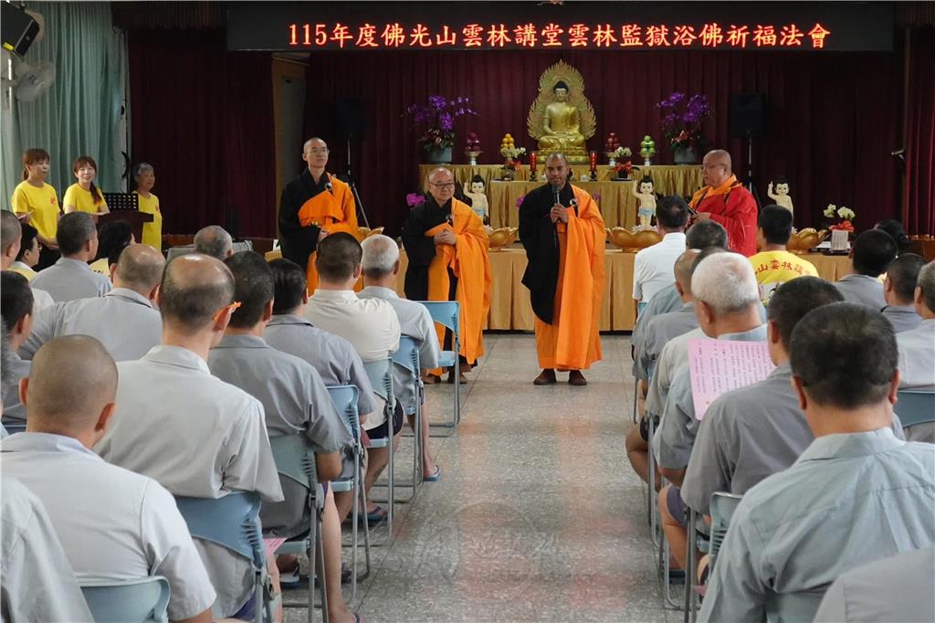 雲林監獄慶佛誕　收容人佛前祈願行三好