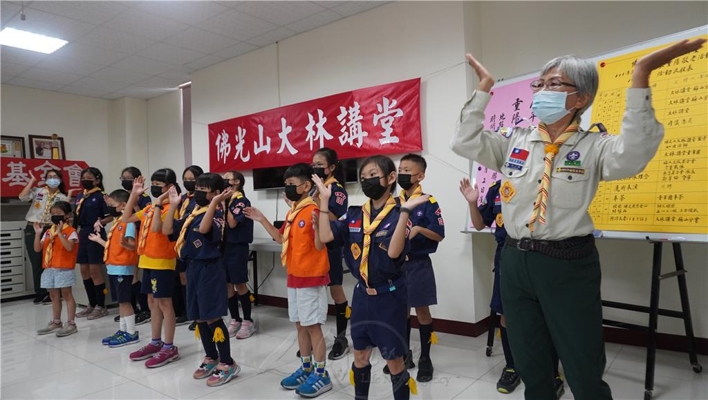 大林講堂童軍團〈三好歌〉表演獻給長者，共度溫馨動人的重陽佳節。.jpg