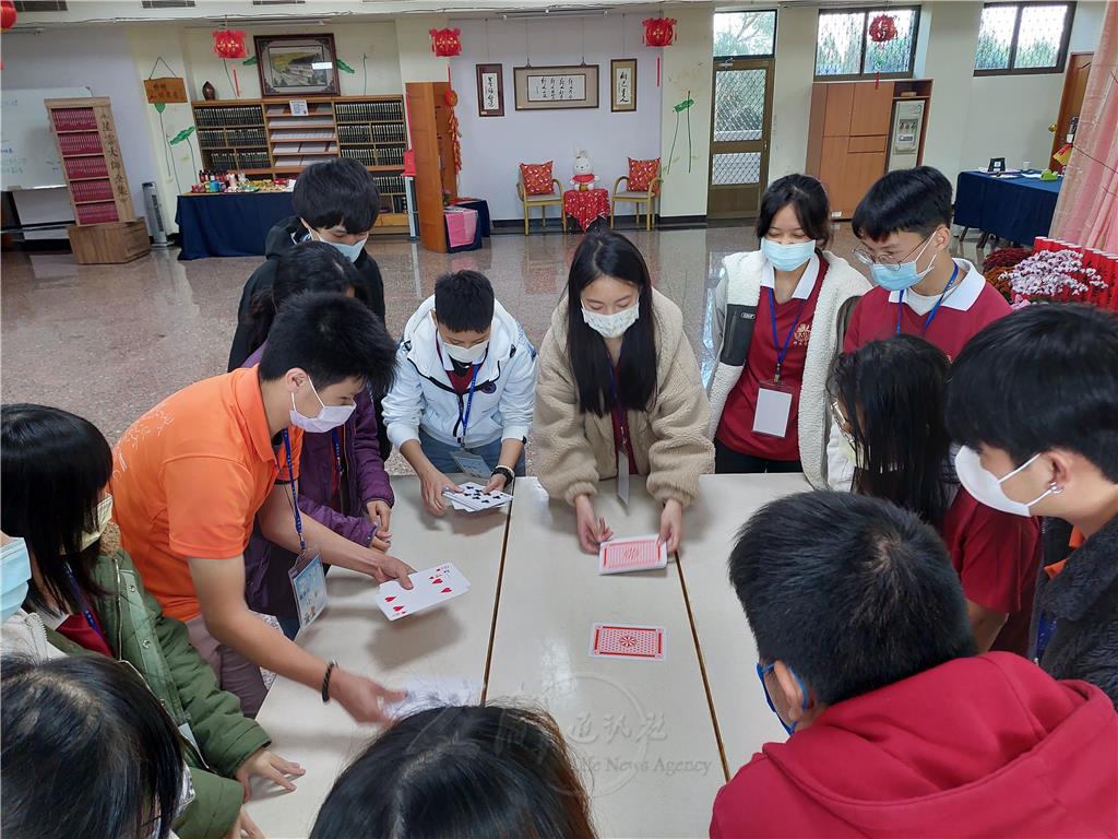 「我的神隊友」：透過輕鬆有趣的課程活動拉近小隊輔的距離，凝聚團隊的向心力。.jpg