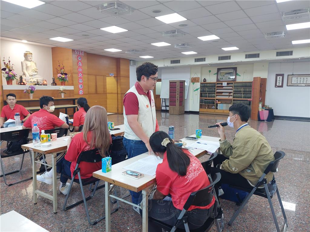 林錫勳分享自己在青年團的成長故事，並表示最大的收穫是突破自我框架，並與小隊輔問答對話。.jpg