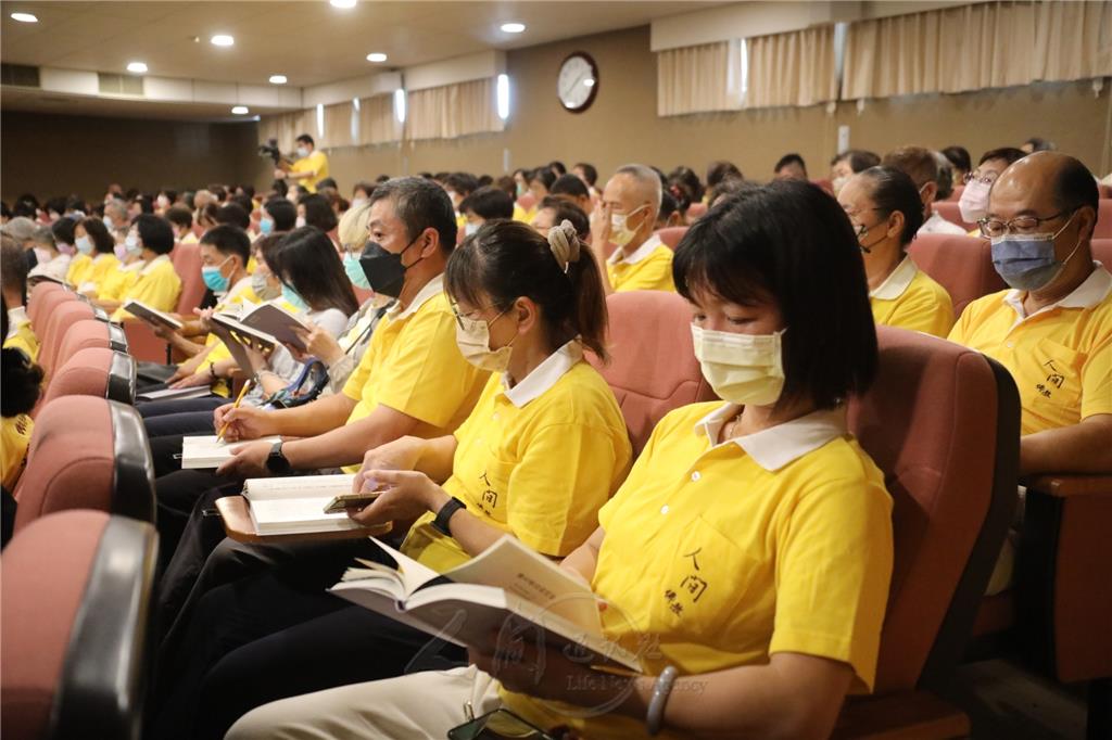 與會者仔細聆聽、參與閱讀。.jpg