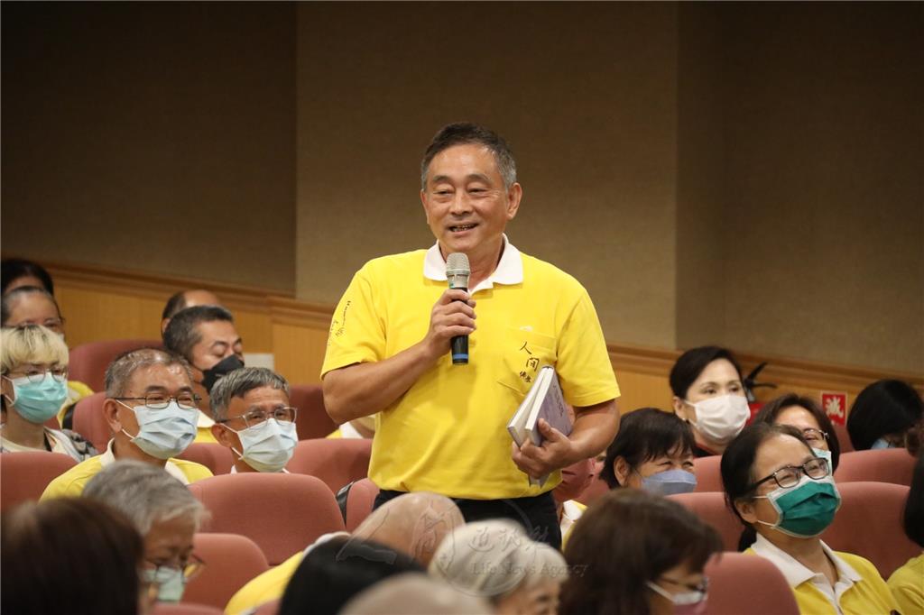 中區協會長林宏弦鼓勵大家在年底前，接引家中年輕一代加入佛光大家庭。.jpg