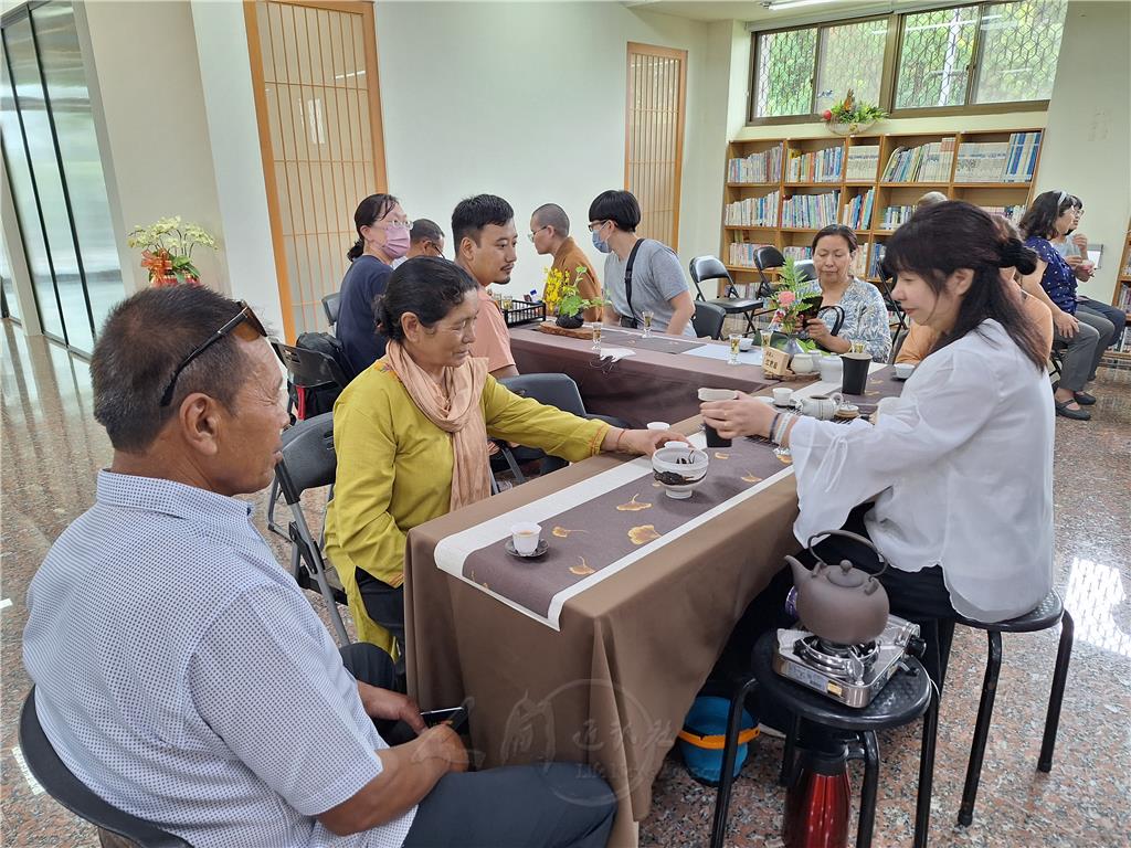 印度佛光親屬們品茗台灣高山茶。.jpg