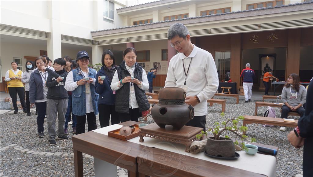 活動也準備了冬至應景的黑糖小湯圓，並煮了紅茶，讓與會者可以自己舀茶湯在寒冬中感受到溫暖。.jpg