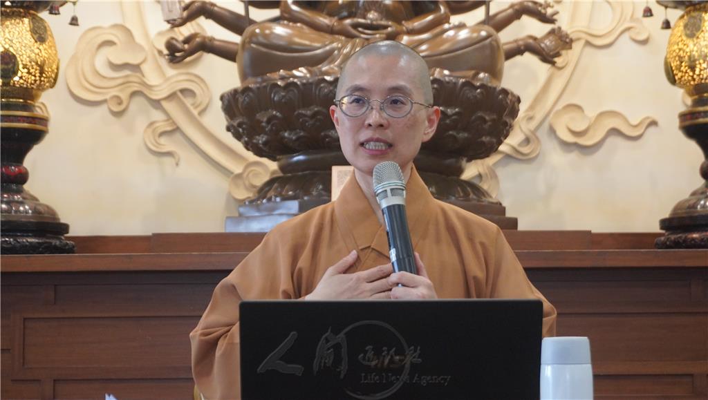 妙宥法師最後以「人生的狀態是由自己心靈的溫度決定」、「開心不難」期勉大眾學習慈悲與智慧，打開心靈，擴